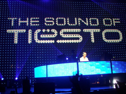 DJ Tiesto with club life show